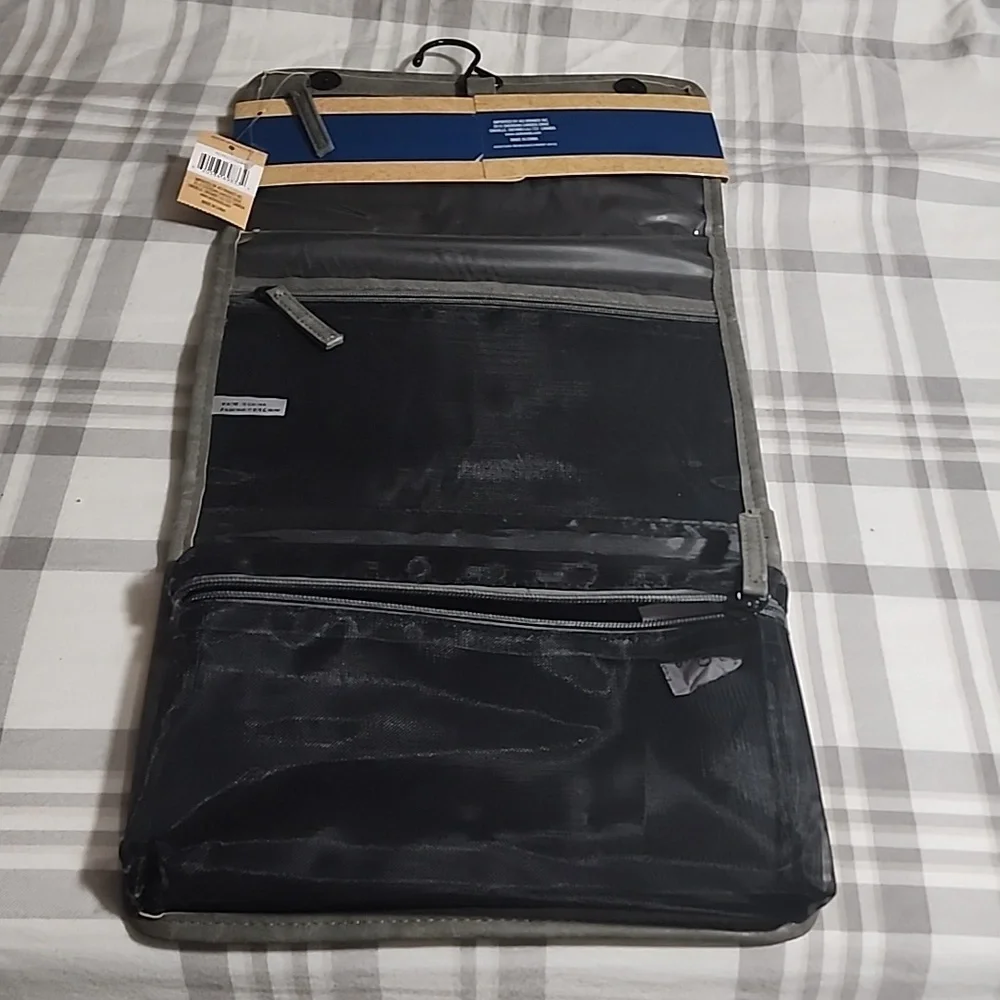 Toiletry Hanging Kit